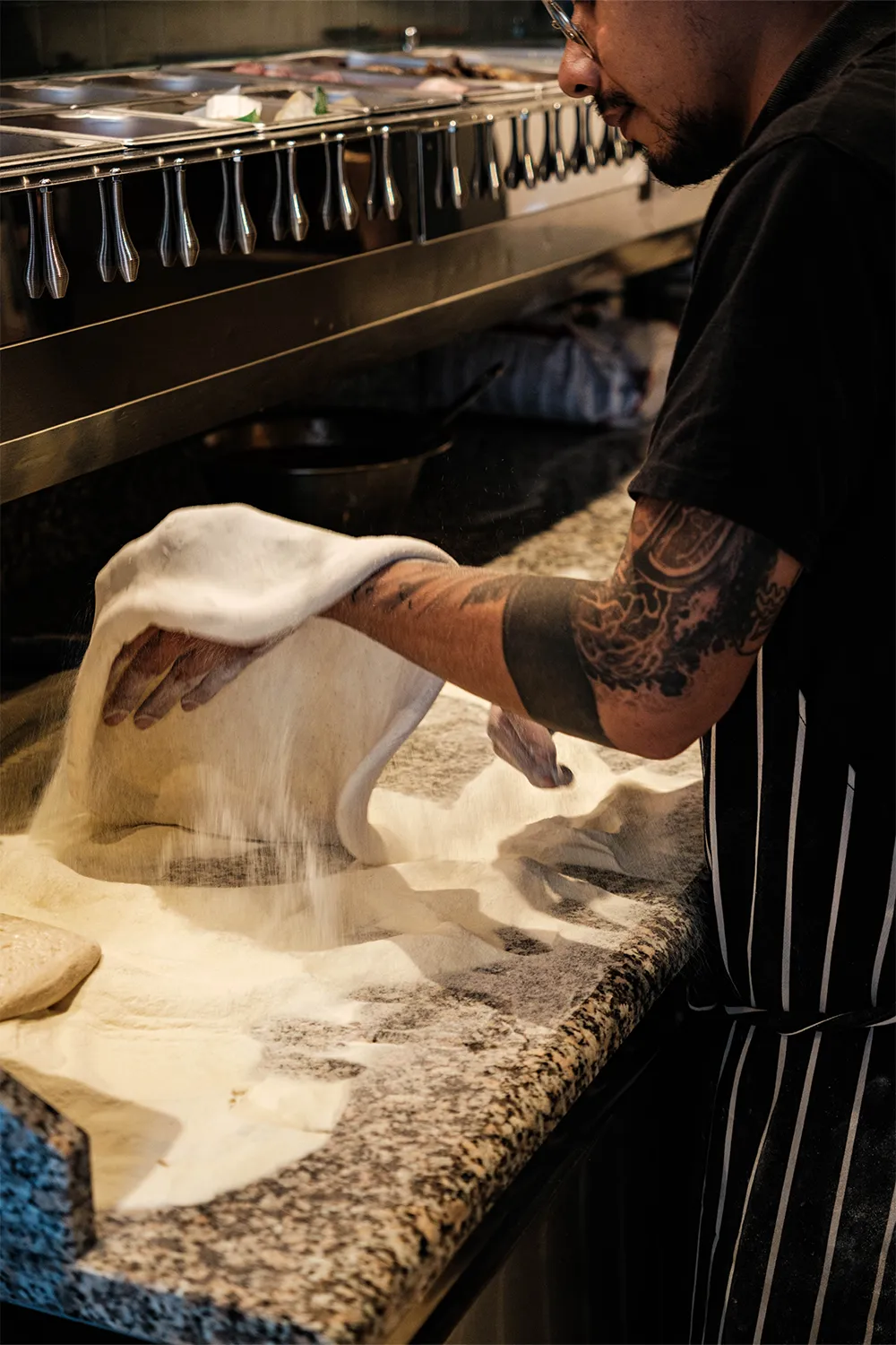 Preparation Pizza -La boite noire Saint didier au mont d'or